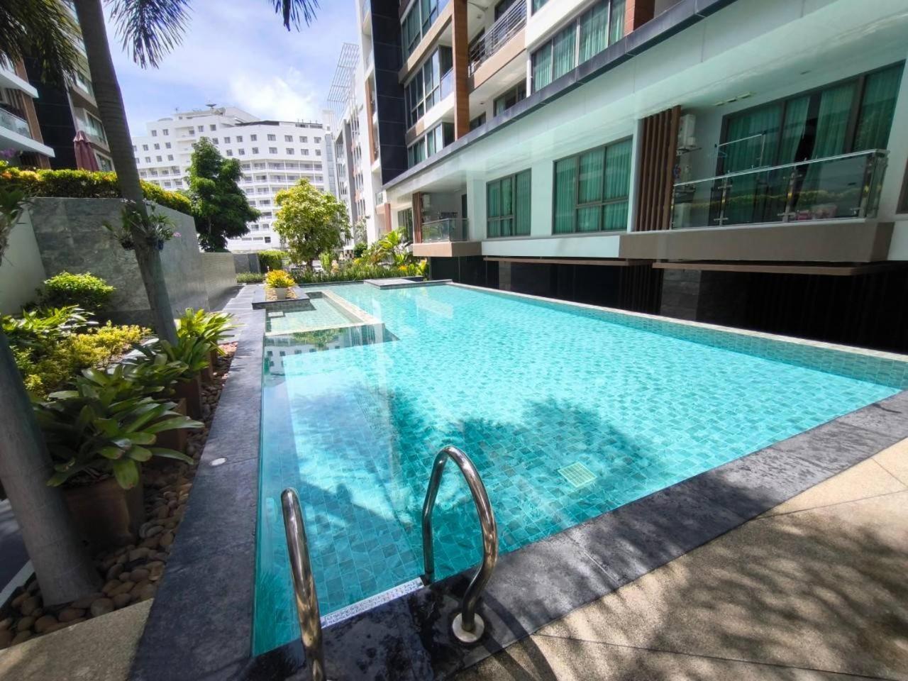 The Urban City Center By Fantasea Beach Pattaya Buitenkant foto