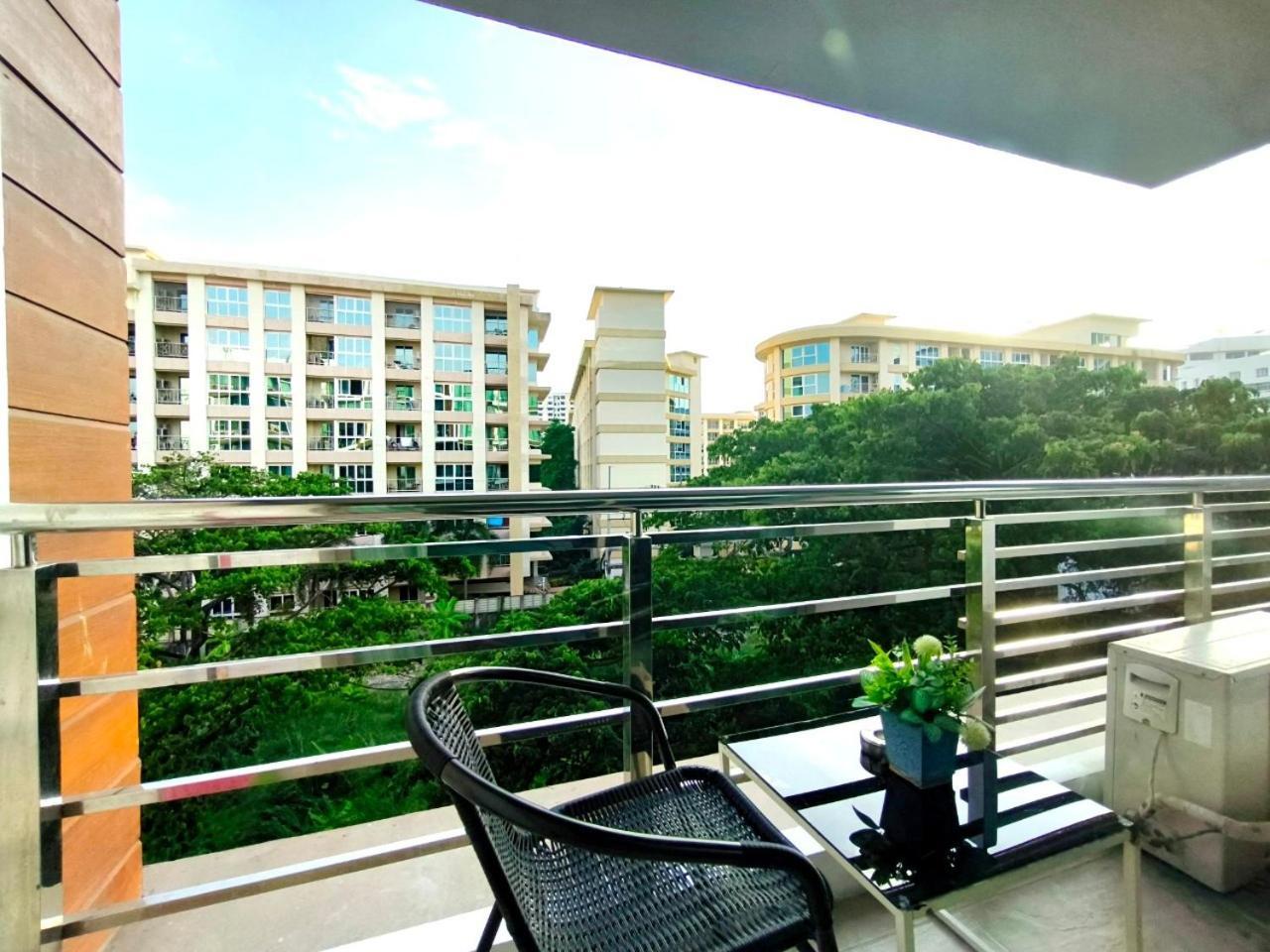 The Urban City Center By Fantasea Beach Pattaya Buitenkant foto